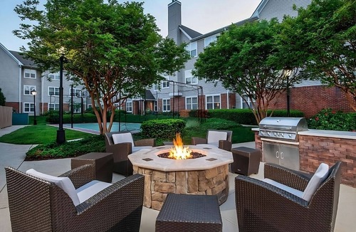 Linthicum Heights Hotel | Best Value, Quality Stay! Free Breakfast, w/Pool, Near M&T Bank Stadium!