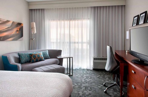 Middletown Hotel | Best Value, Quality Stay! Short Drive to Inter' Tennis Hall of Fame & Downtown