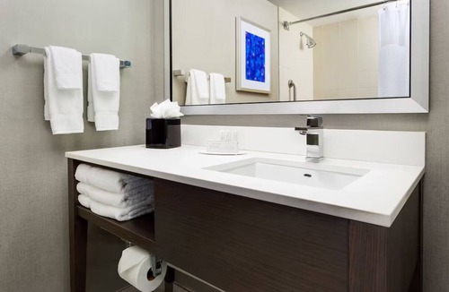 Cambridgeport Hotel | Best Value, Quality Stay! City View, Walk to Cafes, Shops & Universities