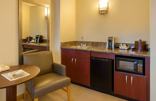 O'Hare Hotel | Best Value, Quality Stay! Pets are Allowed, With Onsite Parking!