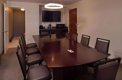 O'Hare Hotel | Best Value, Quality Stay! Pets are Allowed, With Onsite Parking!