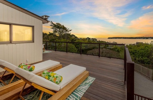 Hampton Bays House | Best View + Private Beach + Putting Green