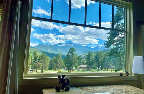 Estes Park House | Best Views-Coaster Passes-Next to RMNP-Pool-Hot Tub-Fireplace-King Bed-A/C-BBQ
