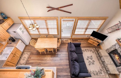 Estes Park Apartment | Best views! Deck, fireplace, BBQ, shared hot tub!