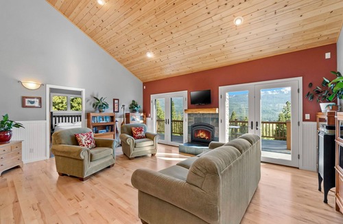 C-Road Cabin | Best Views in Graeagle - Two Bedroom Pet Friendly Forest/Mountain Retreat