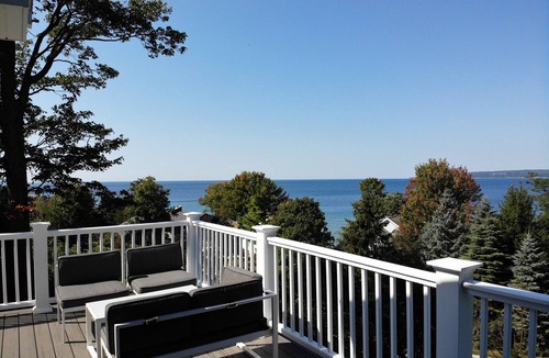 Petoskey House | Best Views in Petoskey with Panoramic view of Little Traverse Bay