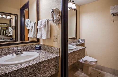Branson Theater District Hotel | Best Western Center Pointe Inn