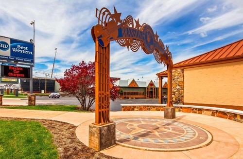 Branson Theater District Hotel | Best Western Center Pointe Inn