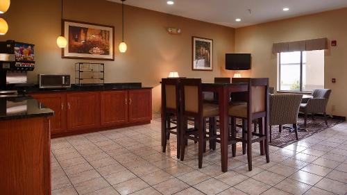 Springfield Hotel | Best Western Clearlake Plaza