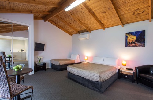 Warrnambool Hotel | Best Western Colonial Village Motel