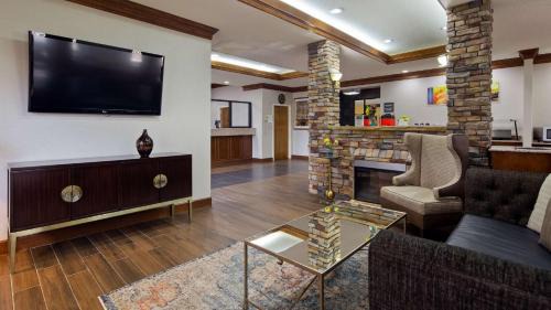 Byron Hotel | Best Western Inn & Suites