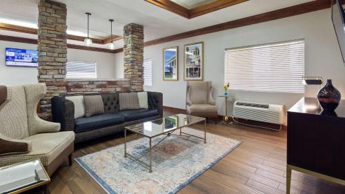 Byron Hotel | Best Western Inn & Suites