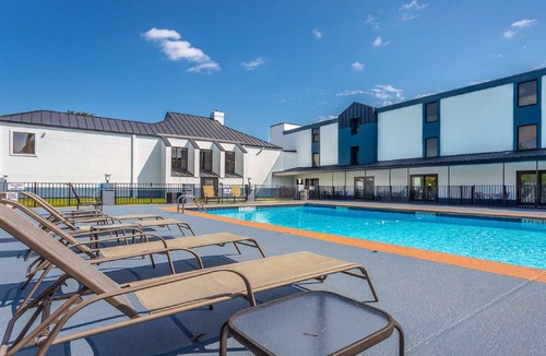 East Ridge Hotel | Best Western Plus Arbour Inn & Suites