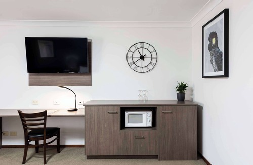 Orange East Hotel | Best Western Plus Ambassador Orange