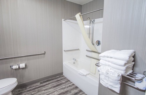 Pittsfield Hotel | Best Western Plus Berkshire Hills Inn & Suites