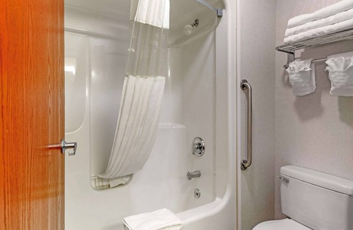 Pittsfield Hotel | Best Western Plus Berkshire Hills Inn & Suites