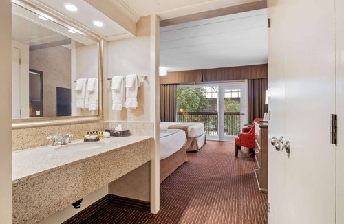 Niagara Falls Hotel | Best Western Plus Cairn Croft Hotel
