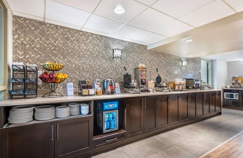 Southwest Calgary Hotel | Best Western Plus Calgary Centre Inn