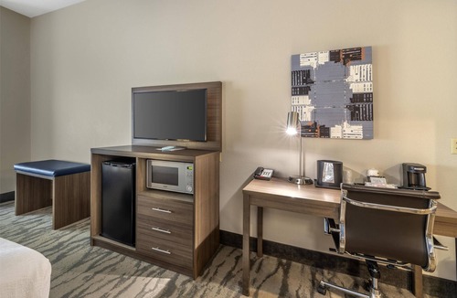 Bentonville Hotel | Best Western Plus Castlerock Inn & Suites