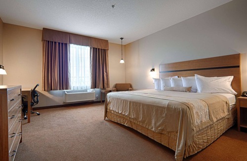 Sylvan Lake Hotel | Best Western Plus Chateau Inn Sylvan Lake