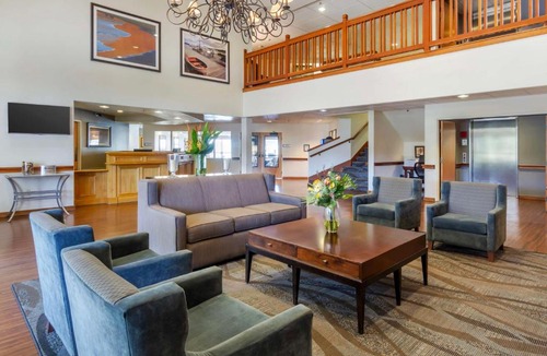 The Bowl of Edmonds Hotel | Best Western Plus Edmonds Harbor Inn