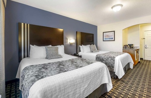 The Bowl of Edmonds Hotel | Best Western Plus Edmonds Harbor Inn