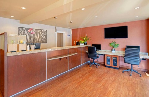 Sidney Hotel | Best Western Plus Emerald Isle Hotel