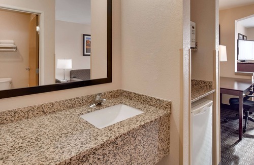 Aurora Hotel | Best Western Plus Gateway Inn & Suites