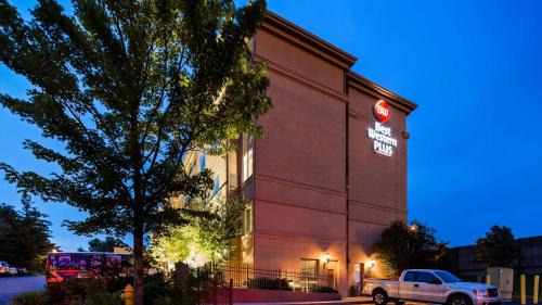 Kenwood Hotel | Best Western PLUS Hannaford Inn & Suites
