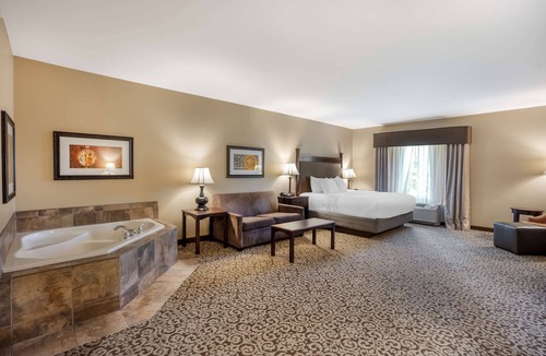 Intercourse Hotel | Best Western Plus Intercourse Village Inn & Suites