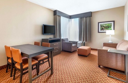 The Crossings Hotel | Best Western Plus Kendall Hotel & Suites