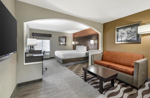 Lee's Summit Hotel | Best Western Plus Lee's Summit Hotel & Suites