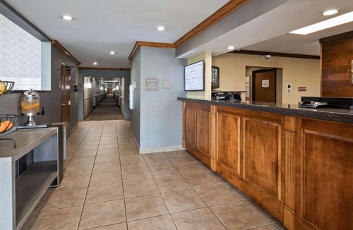 North Canton Hotel | Best Western Plus North Canton Inn & Suites