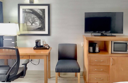 South Clearbrook Hotel | Best Western Plus Regency Inn & Conference Centre