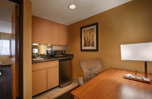 Thunderbird Industrial Airpark Hotel | Best Western Plus Scottsdale Thunderbird Suites