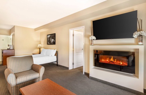 South Lethbridge Hotel | Best Western Plus Service Inn & Suites