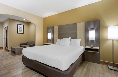 Springfield Hotel | Best Western Plus Springfield Airport Inn