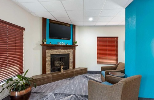 Springfield Hotel | Best Western Plus Springfield Airport Inn