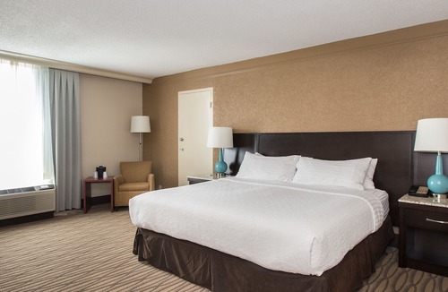 Strongsville Hotel | Best Western Plus Strongsville Cleveland