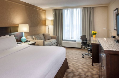 Strongsville Hotel | Best Western Plus Strongsville Cleveland
