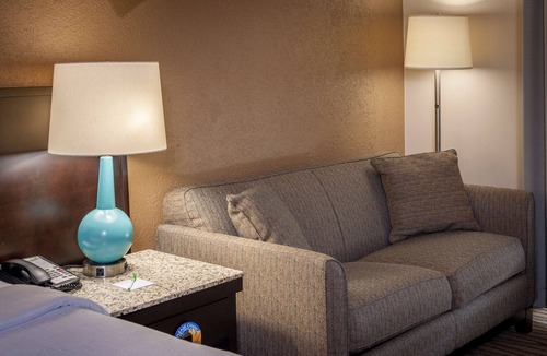 Strongsville Hotel | Best Western Plus Strongsville Cleveland