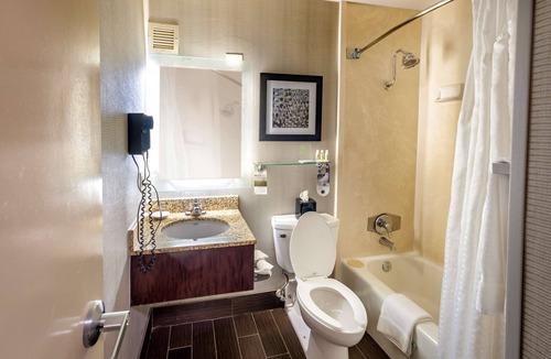 Strongsville Hotel | Best Western Plus Strongsville Cleveland