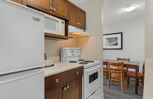 Connaught Hotel | Best Western Plus Suites Downtown