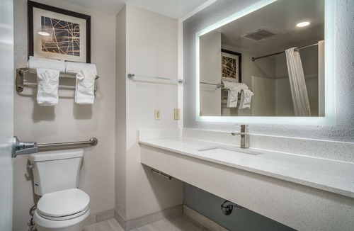Cedar Point Hotel | Best Western Plus Swansboro Emerald Isle