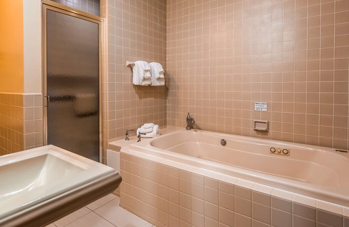 Red Oaks Mill Hotel | Best Western Plus The Inn & Suites At The Falls