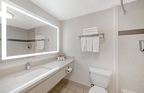 Redding Hotel | Best Western Plus Twin View Inn & Suites
