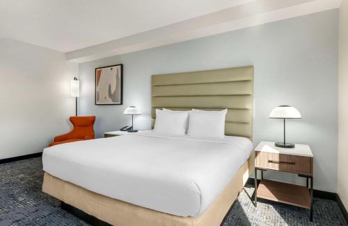 Florida Center Hotel | Best Western Plus Universal Inn - Free Shuttle to Universal Studios!