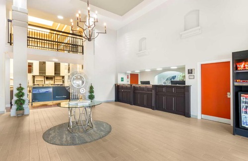 Patterson Hotel | Best Western Plus Villa Del Lago Inn Patterson