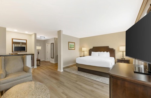 Penn Yan Hotel | Best Western Plus Vineyard Inn & Suites
