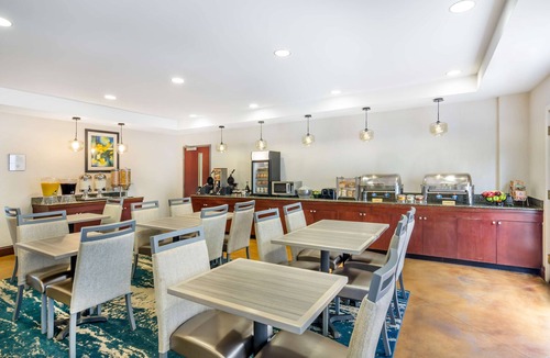 Waynesboro Hotel | Best Western Plus Waynesboro Inn & Suites Conference Center